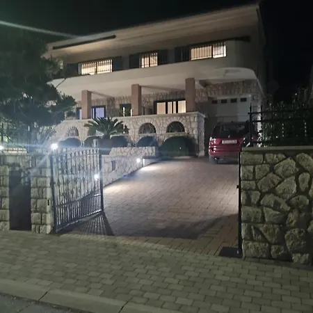 Apartman Biuk *