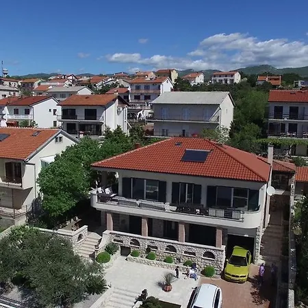 Apartman Biuk *