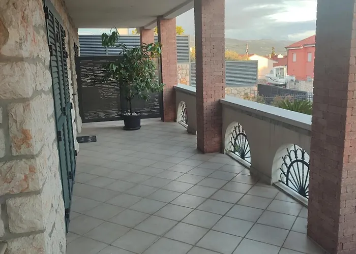Biuk Apartment *