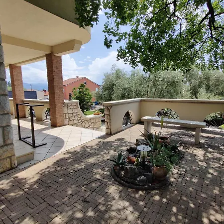 Biuk Apartament *