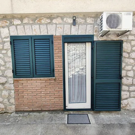 Biuk Apartment *