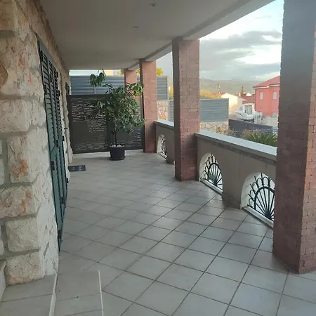 Biuk Apartment *