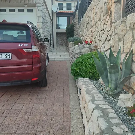 Biuk Apartment *